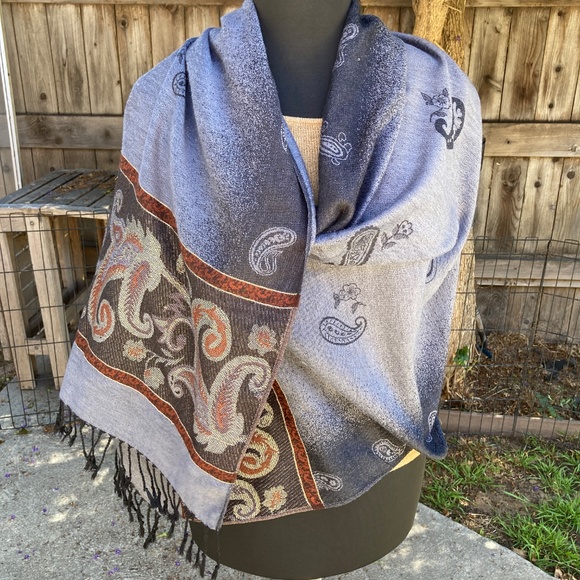 Gorgeous Large Black and Rust Scarf - Picture 5 of 7